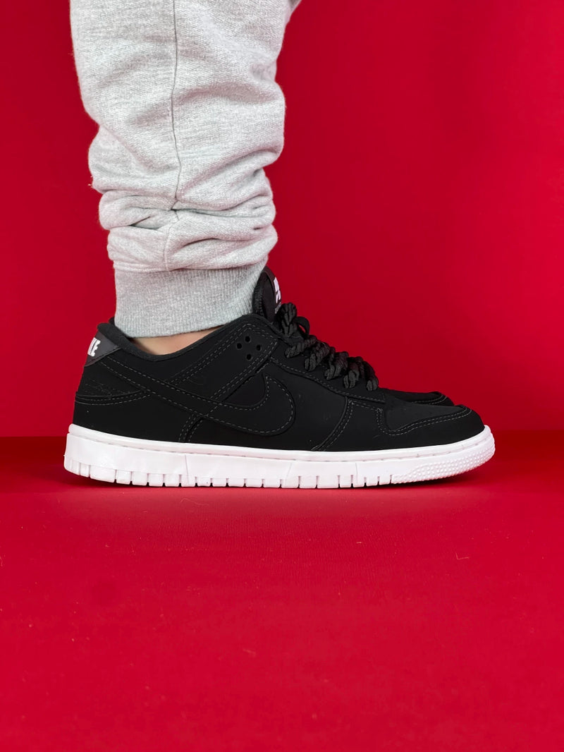 NIKE DUNK LOW PRETO BRANCO CAMURÇA